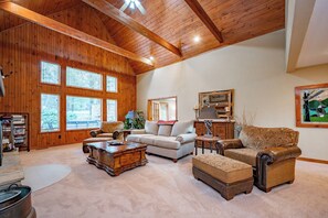 Interior - Dog Friendly Mountain Ranch Escape w/ Ponds & Trails (Oakland)