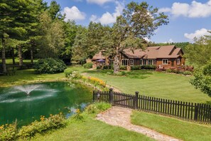 Property grounds - Dog Friendly Mountain Ranch Escape w/ Ponds & Trails (Oakland)