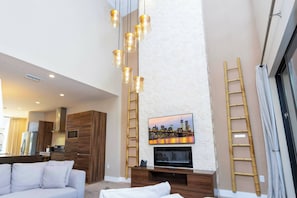 TV - 4BR Villa Just 8 Min from Disney – 7521 (Kissimmee)