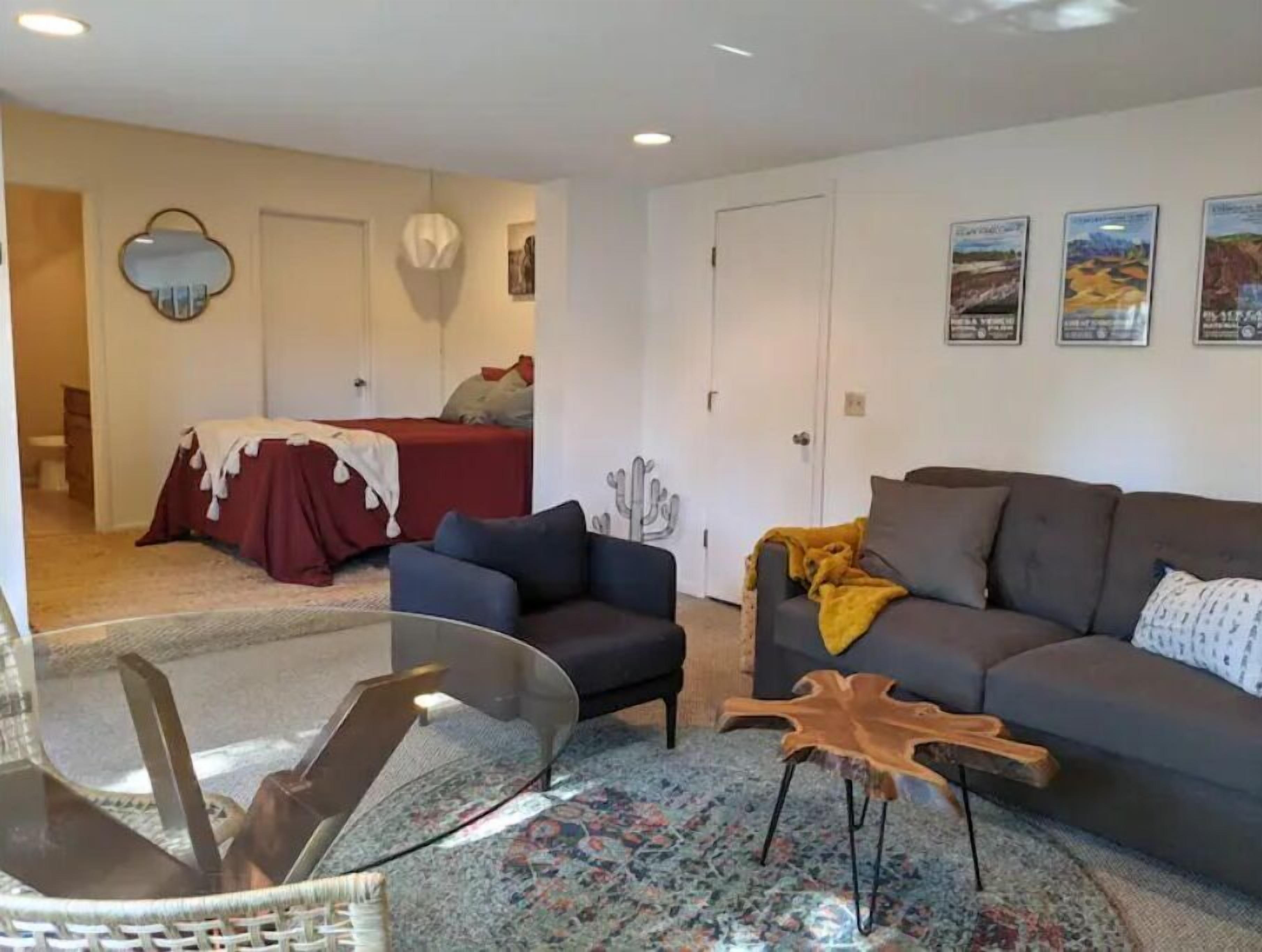 Close to City & Mtns ~ Guest Suite w Outdoor Space