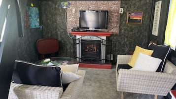 Smart TV, fireplace