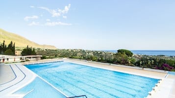 Seasonal outdoor pool, open 9:00 AM to 6:00 PM, pool umbrellas