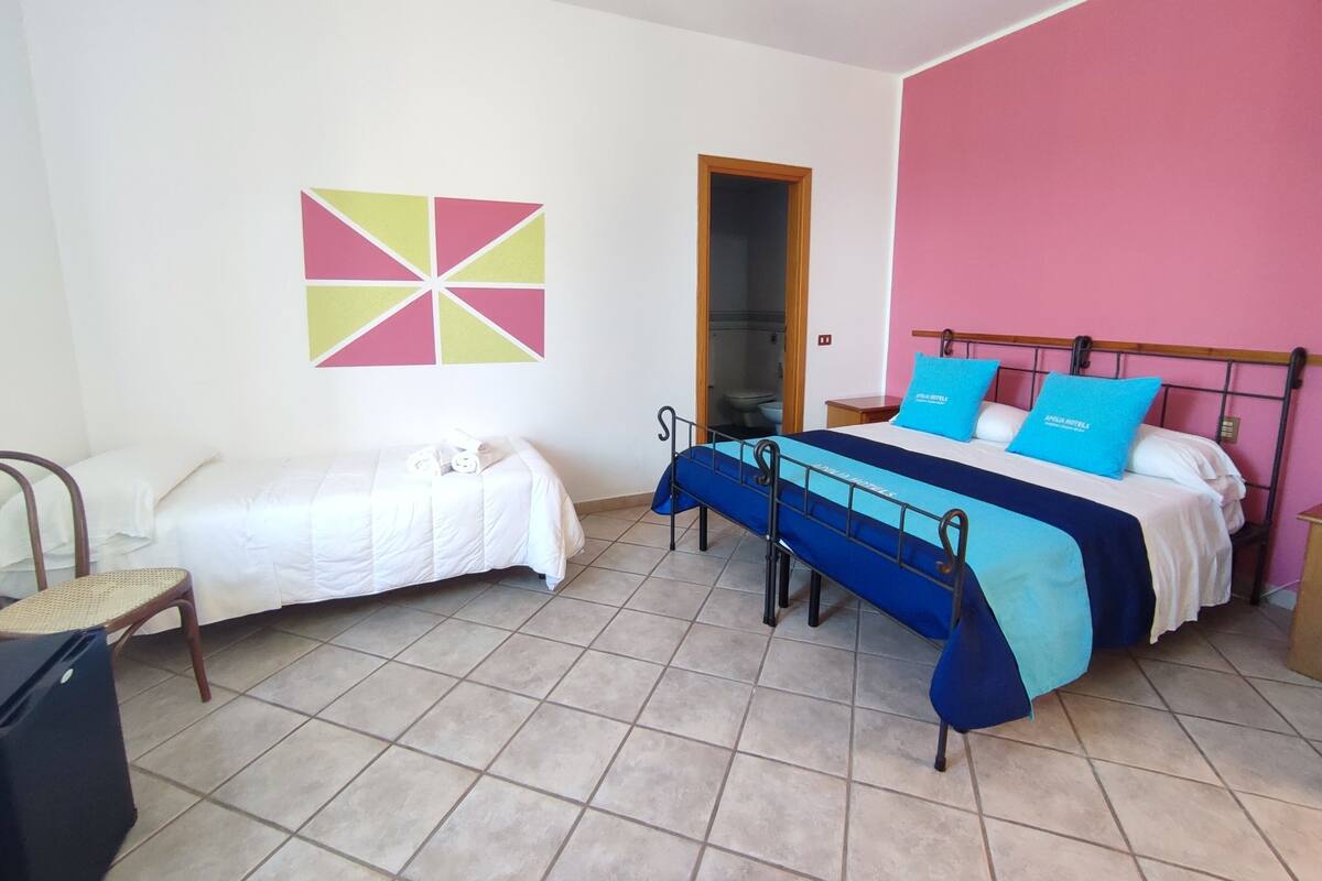 1 bedroom, bed sheets