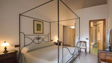 1 bedroom, bed sheets