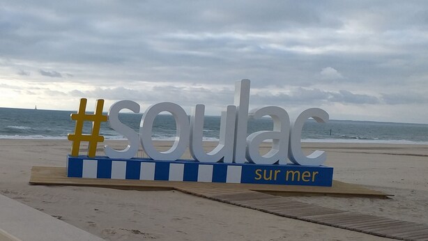 A beach sign with the word "soulac" and "sur mer" indicating a location. - Villa 10 minutes from the quiet beach (Soulac-sur-Mer)