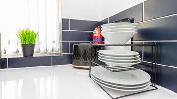 Premium Studio, Ensuite, Garden View (Annexe) | Shared kitchen