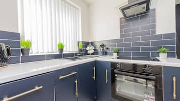 Premium Studio, Ensuite, Garden View (Annexe) | Shared kitchen