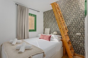 1 slaapkamer, een strijkplank/strijkijzer, gratis wifi, beddengoed