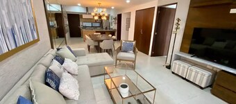 Moderno departamento con alberca, 200m al malecón