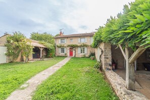 Exterior - Baptresse : cottage of charm with swimming pool (Château-Larcher)