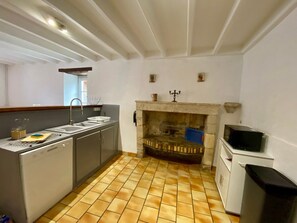 Fridge, microwave, oven, dishwasher - Gite de Jappeloup 13 minutes from Futuroscope (Poitiers)