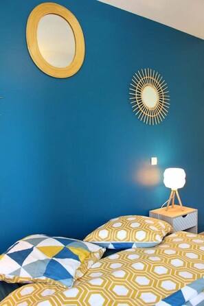 3 slaapkamers, een strijkplank/strijkijzer, internet, beddengoed