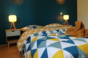 3 habitaciones, tabla de planchar con plancha, internet y ropa de cama
