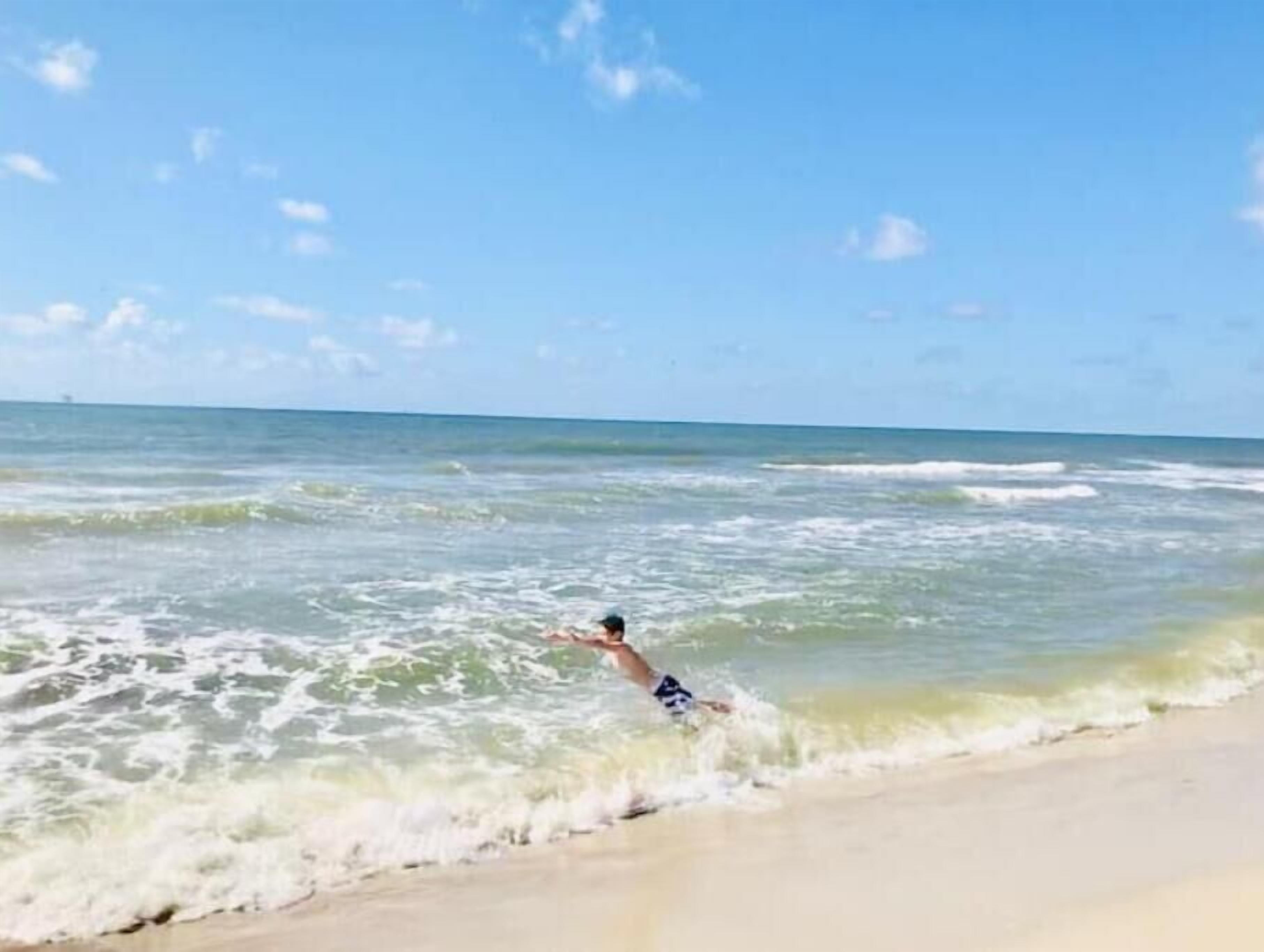 Aurinkotuoleja, rantapyyhkeitä