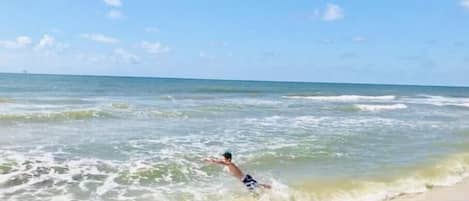 Camastros y toallas de playa