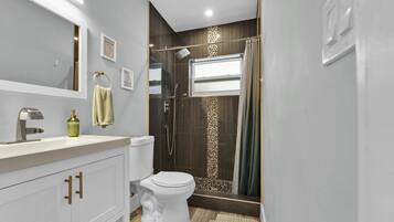 Shower, hair dryer, bidet, towels