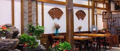 المنشأة من الداخل