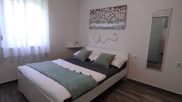 1 bedroom, WiFi, bed sheets