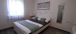 1 habitación, wifi y ropa de cama