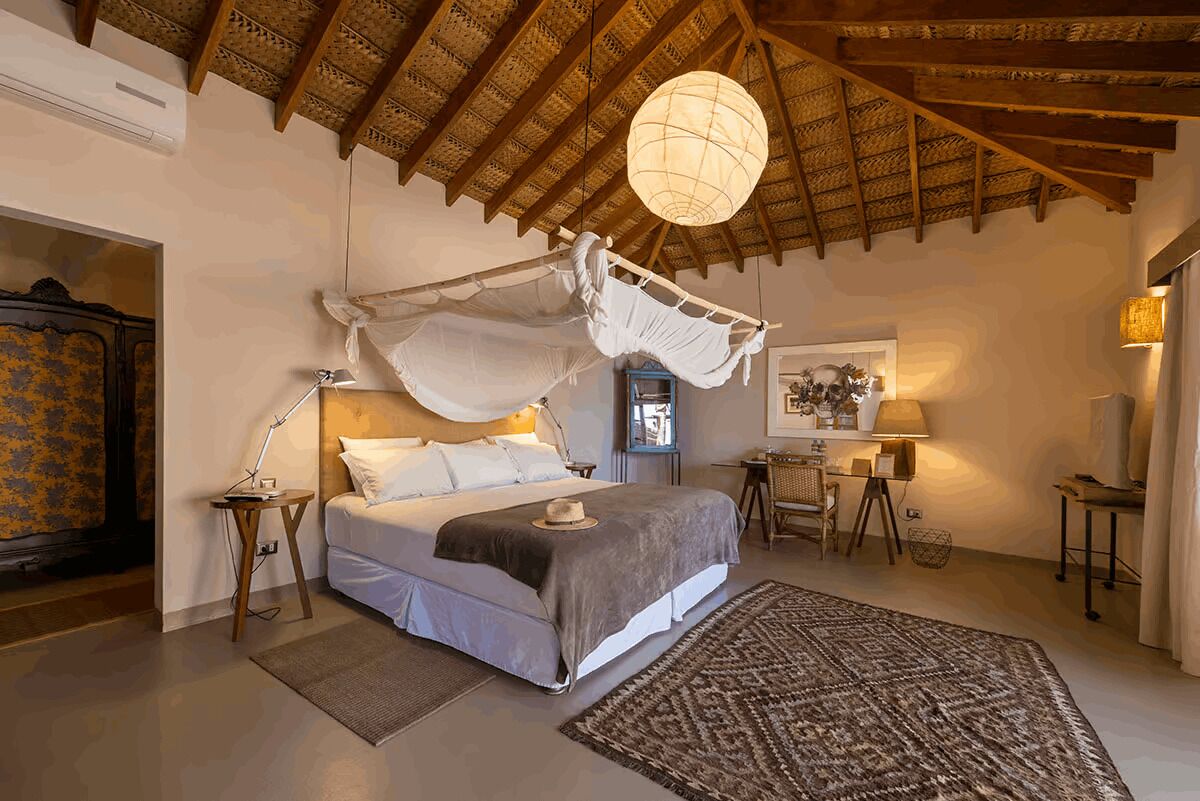 Premium bedding, in-room safe, individually decorated