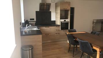 Micro-ondes, plaque de cuisson, lave-vaisselle