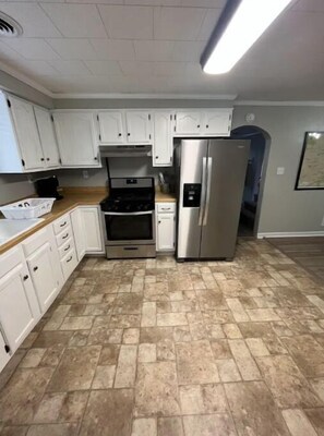 Fridge, microwave, oven, stovetop - Cozy 3BR home close to trails. (Logan)