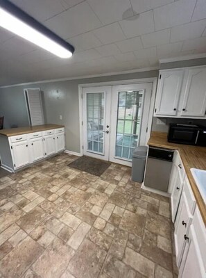 Fridge, microwave, oven, stovetop - Cozy 3BR home close to trails. (Logan)