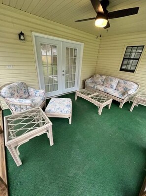 Interior - Cozy 3BR home close to trails. (Logan)