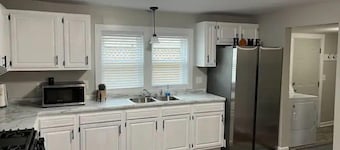 3 bedroom home quiet neighborhood close to trails