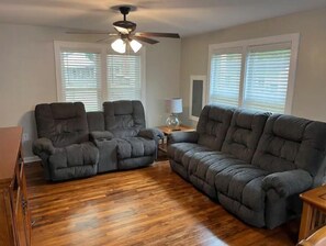 TV - 3 bedroom home quiet neighborhood close to trails (Logan)