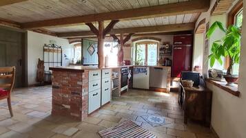 Kühlschrank, Mikrowelle, Ofen, Geschirrspüler