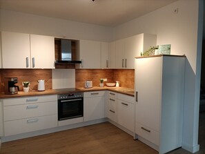 Køleskab, ovn, kogeplade, opvaskemaskine