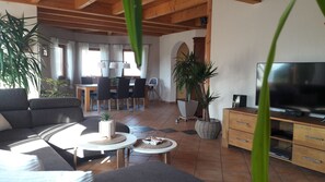 Smart TV, video games, DVD player, stereo - Cozy country house in a quiet location on the outskirts (Stebach)