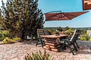 Outdoor dining - Cozy country house in a quiet location on the outskirts (Stebach)