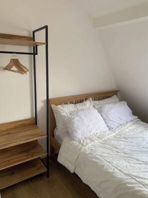 2 bedrooms, iron/ironing board, Internet, bed sheets - Spacious and Newly Renovated 2BD Flat, Camden Town (London)