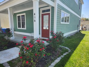 Exterior detail - Downtown retreat + Theater Room (Jacksonville)