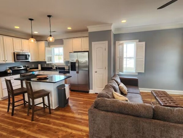 TV - Downtown retreat + Theater Room (Jacksonville)