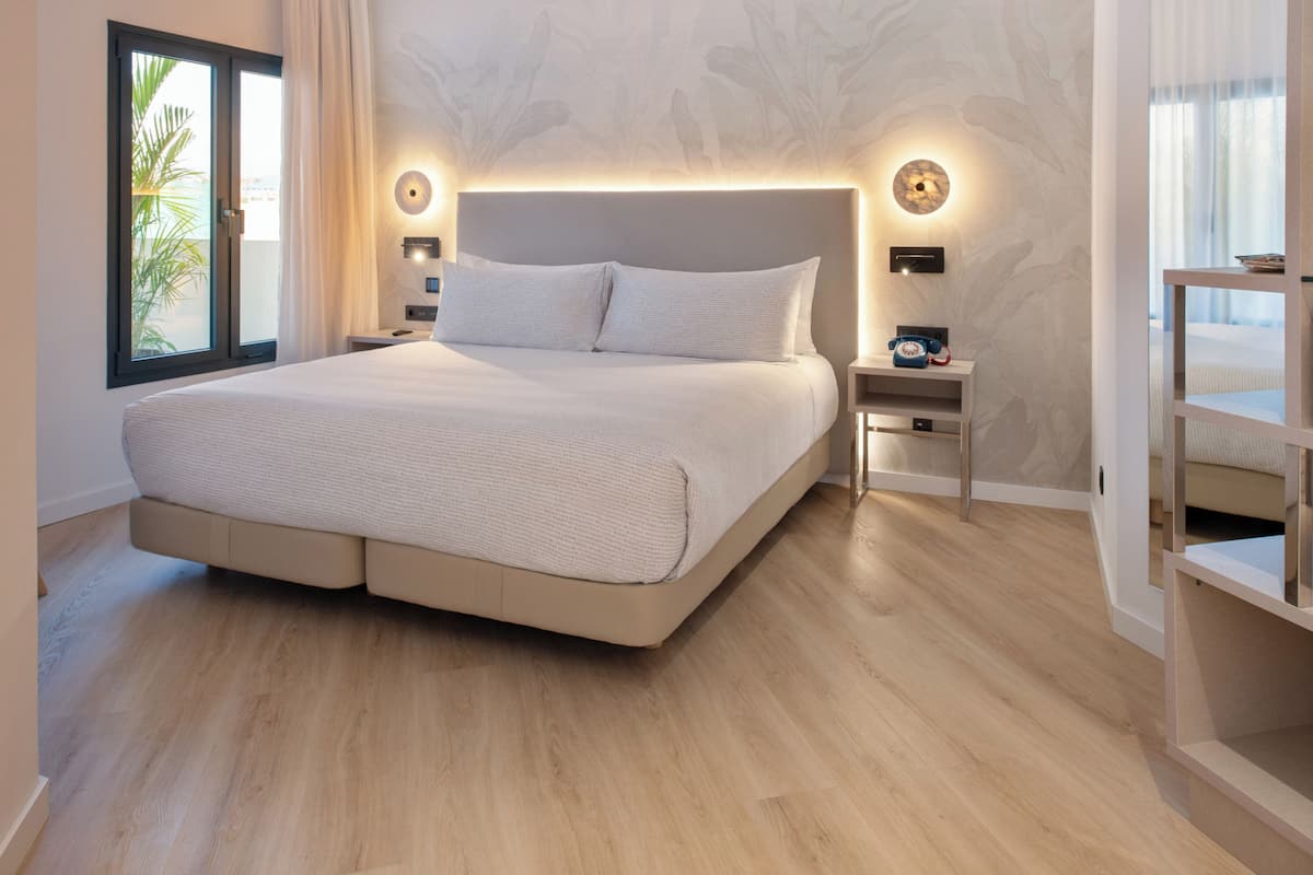 1 bedroom, in-room safe, free WiFi, bed sheets
