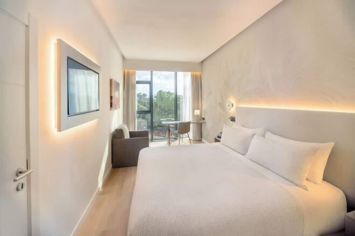 1 bedroom, in-room safe, free WiFi, bed sheets