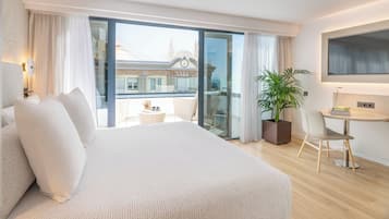 In-room safe, free WiFi, bed sheets