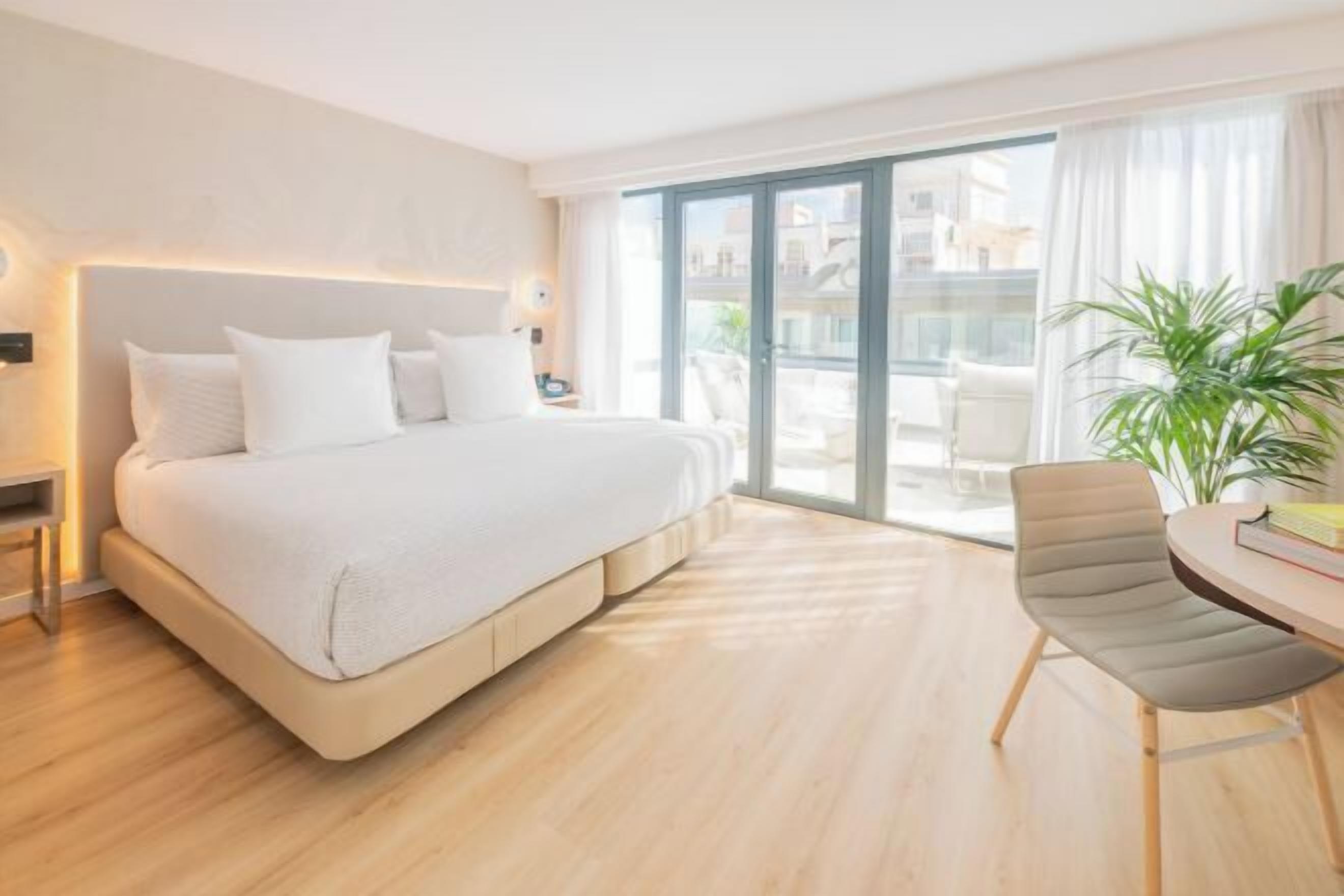 In-room safe, free WiFi, bed sheets