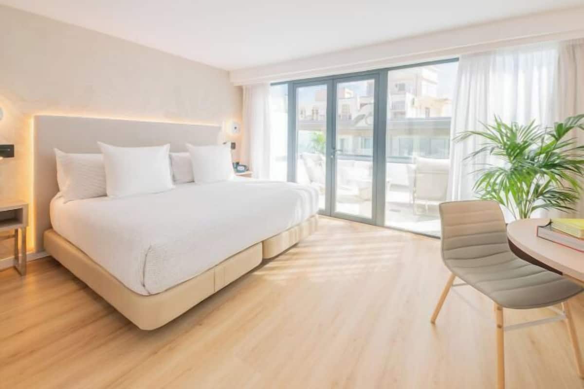 Cofres nos quartos, Wi-Fi de cortesia, roupa de cama