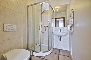 Classic Double Room | Bathroom