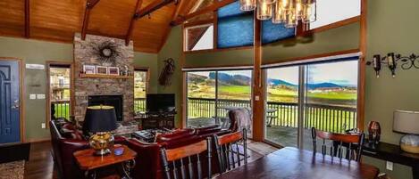 Smart TV, fireplace, computer monitors