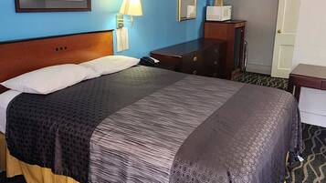 Basic Double Room, 1 Bedroom, Smoking | Langsir/tirai gelap terus, Wi-fi percuma, cadar katil