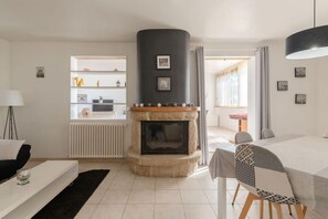 TV - La Noëe - Parking - 5mn voiture plage (Lancieux)