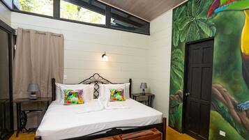 Honeymoon Room | Free WiFi, bed sheets
