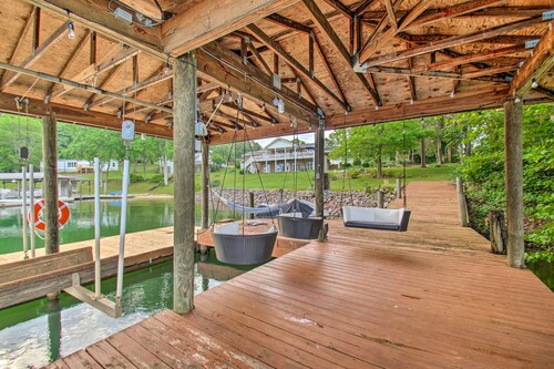 True Lakefront, Easy Water Access, Dock, Hot Tub, Sleeps 12