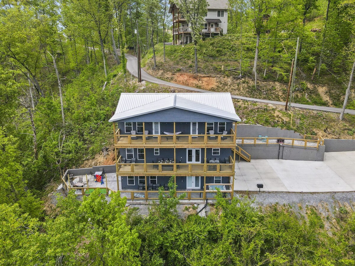 Photo 68 of Walk to downtown Gatlinburg-4 en-suites-16’ swim spa- theater and game room