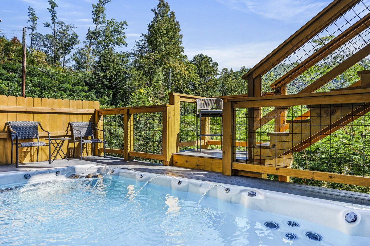 Photo 45 of Walk to downtown Gatlinburg-4 en-suites-16’ swim spa- theater and game room